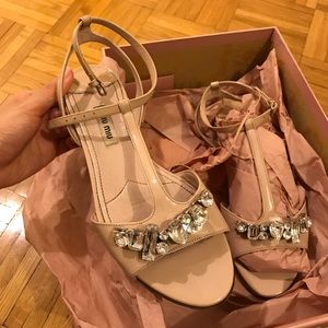 Miumiu Sandal，decorated with crystals
